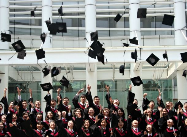 التخرج من جامعات ماليزيا