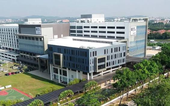 دليل الدراسة في جامعة ولونغونغ ماليزيا (UOW Malaysia): البرامج، السكن، والتكاليف